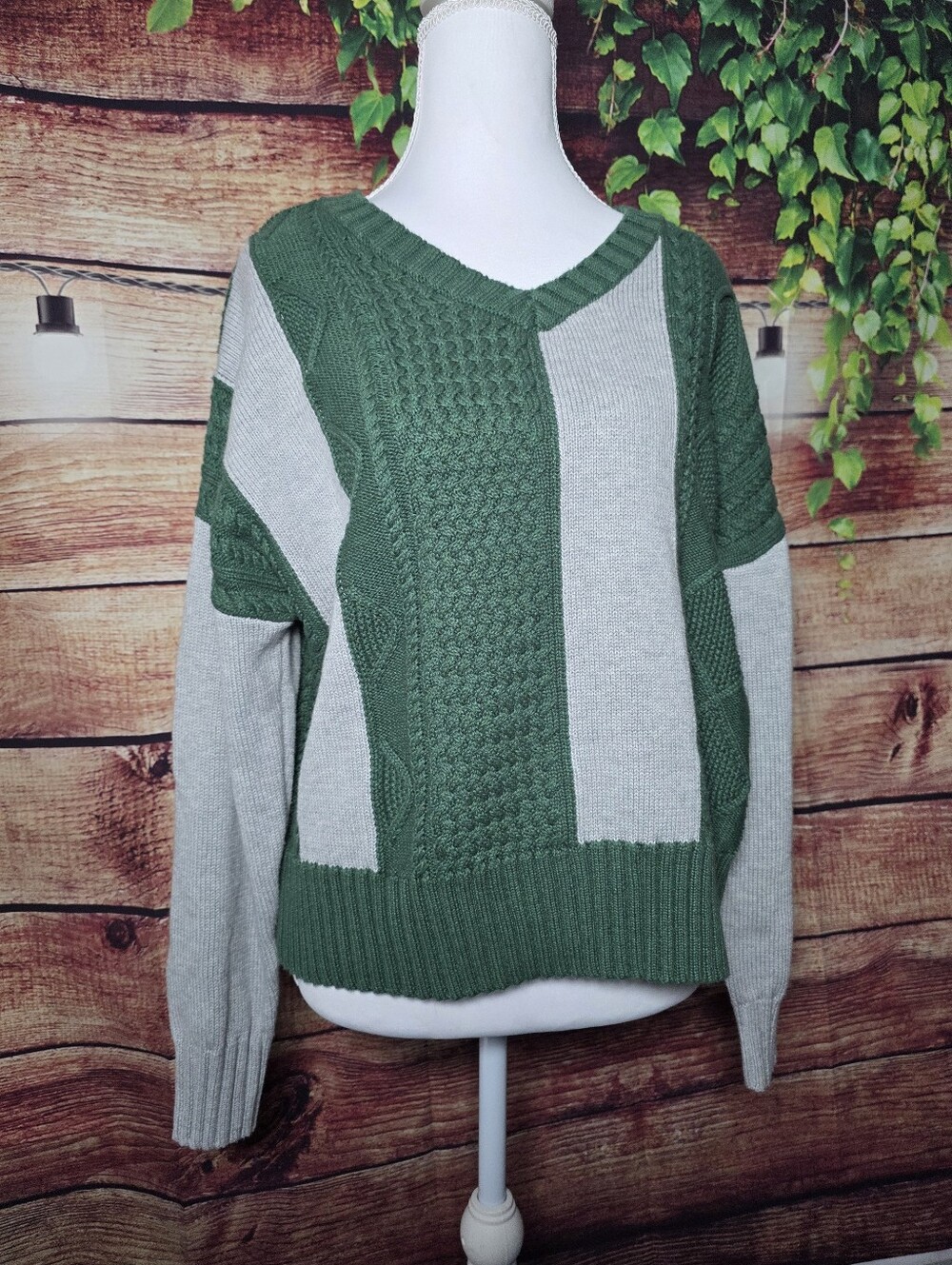 V-Neck Colorblock Sweater in Green and Light Gray